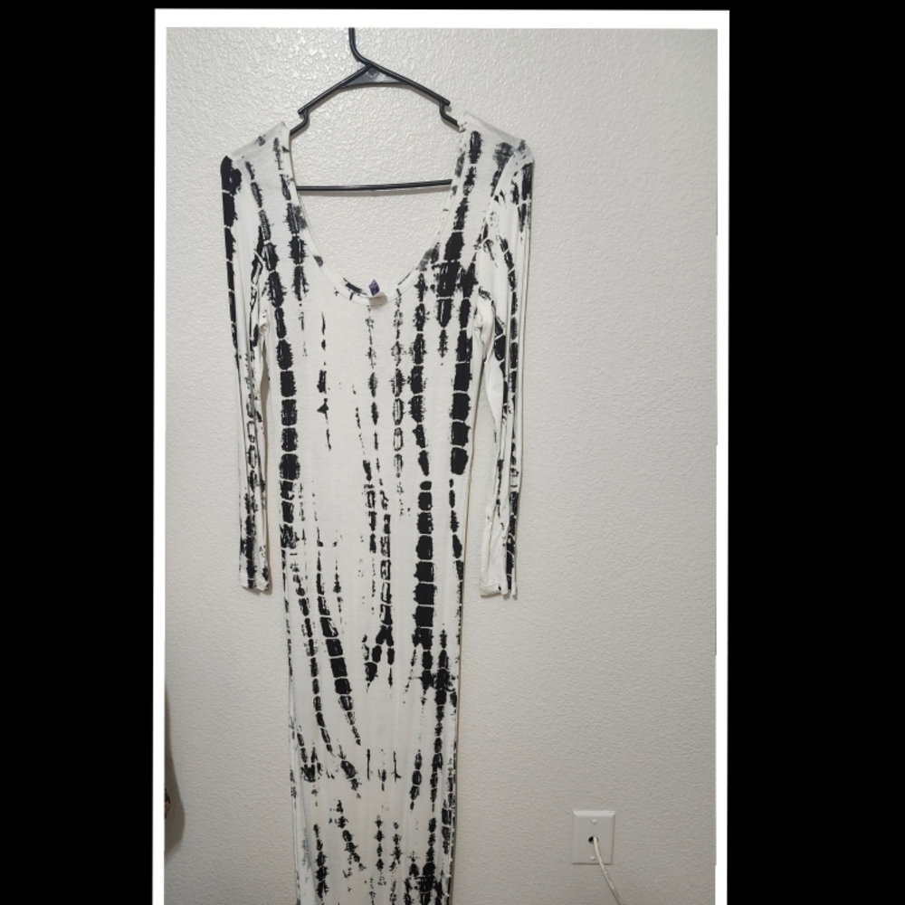 Elegant Black and White Long Sleeve Dress